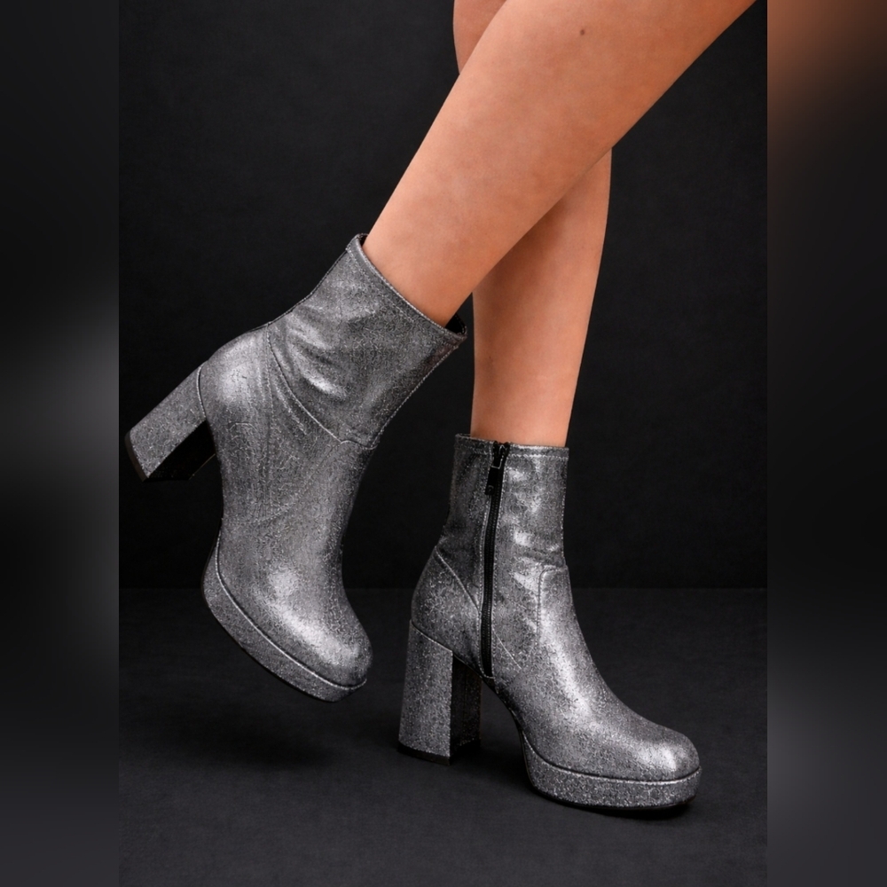Kenneth Cole New York Jax Stretch Boot Women Size 8.5 Silver Glitter Block Heel